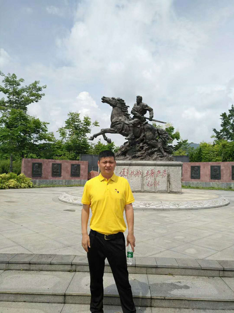 三正房地產黨支部優秀共產黨員成志剛.jpg